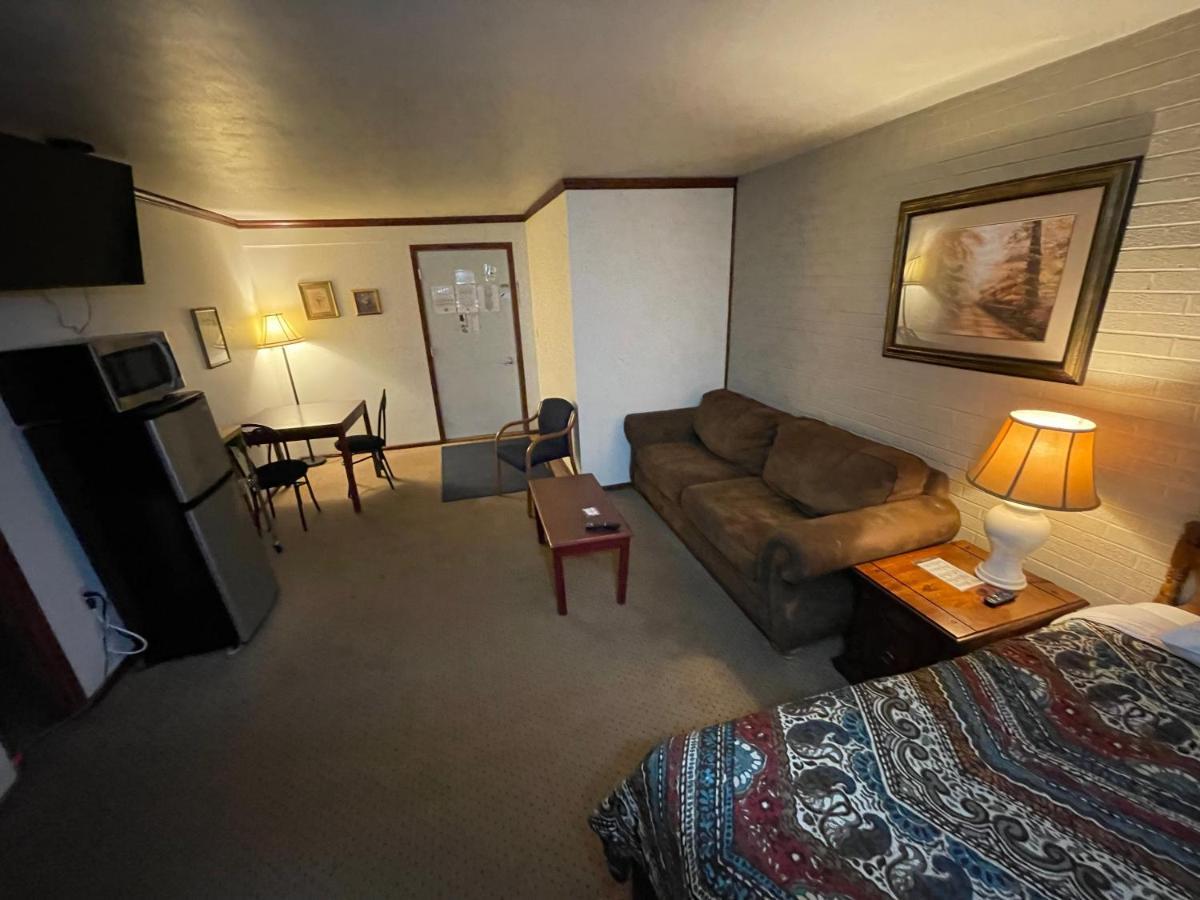 Highland Court Motel Fairmont Dış mekan fotoğraf