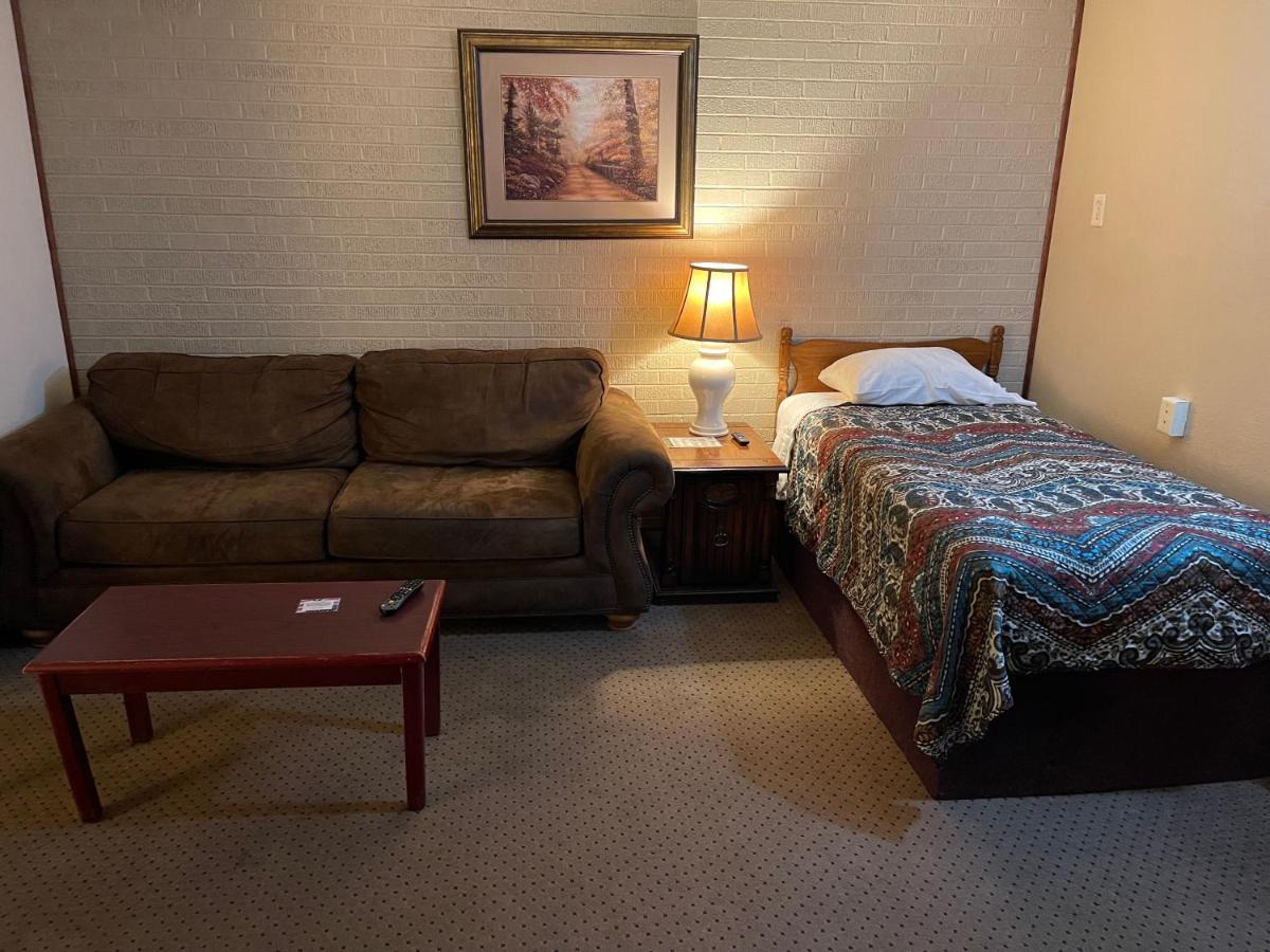 Highland Court Motel Fairmont Dış mekan fotoğraf